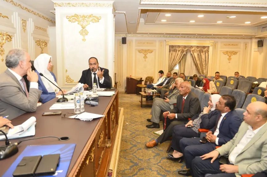 النائب أحمد قورة :  يطالب برحلات جوية داخلية منتظمة لدعم  التنمية والاستثمار  بمحافظة سوهاج (صور )