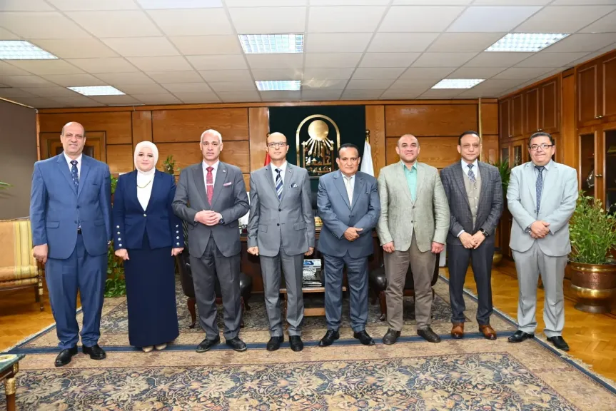 الدكتور المنشاوي يلتقي نائب رئيس هيئة النيابة الإدارية