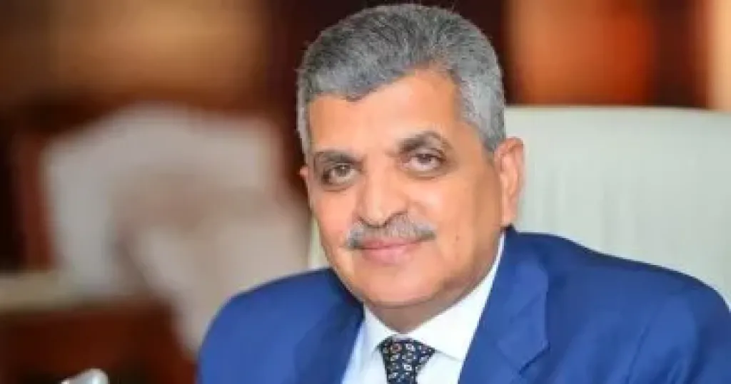 أسامة ربيع: تراجع السفن العابرة بقناة السويس خلال أبريل بسبب توترات البحر الأحمر