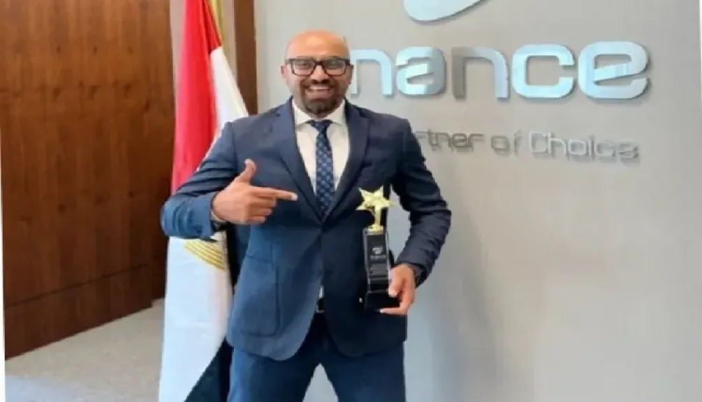 إي فاينانس تكرم أحد أعمدتها.. ترقية إسلام شوقي الجمل إلى نائب رئيس الاتصالات التسويقية تقديرًا لعقدٍ من الإبداع والتميّز