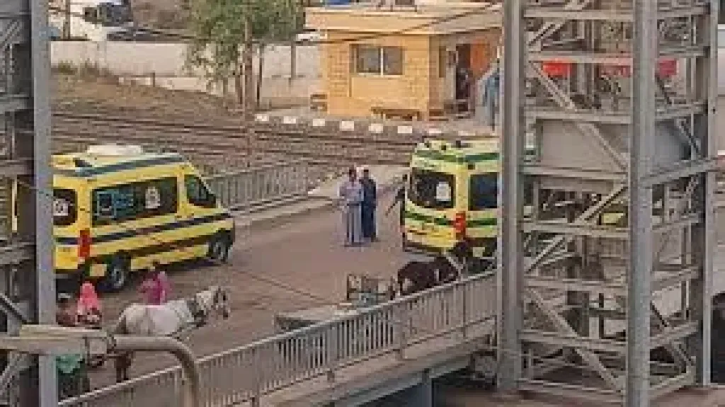 شهد البحيرة اصطدم قطار ركاب بجرار زراعي، أثناء عبوره مزلقان قرية كفر مساعد بمركز إيتاي البارود