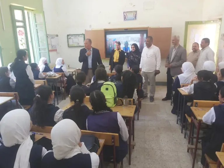 محافظ أسيوط يؤكد أهمية متابعة سير العملية التعليمية بالقرى