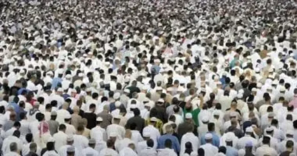 هل يجوز ارتداء الذهب أو الفضة أثناء الحج؟ أمين الفتوى يُجيب