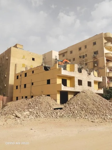 محافظ القاهرة:لا تهاون فى ازالة المخالفات البنائية وتطبيق القانون على المخالفين