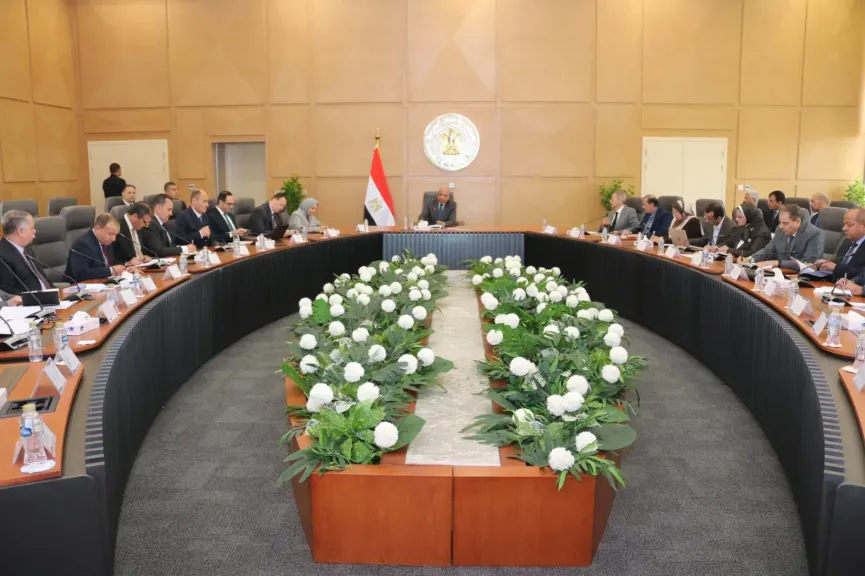 عصمت يجتمع برؤساء شركات إنتاج ونقل وتوزيع  الكهرباء على مستوى الجمهورية  لمراجعة اجراءات تأمين التغذية الكهربائية