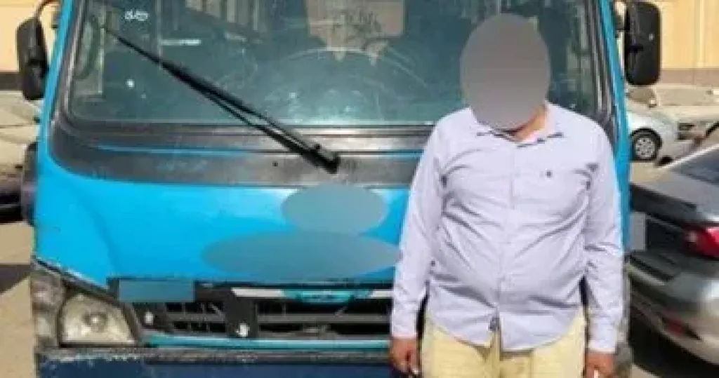 ضبط سائق أتوبيس لا يحمل رخصة ويسير عكس الاتجاه بالتجمع الأول