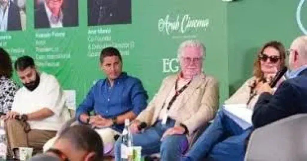 حسين فهمي من مهرجان كان: السينما المصرية بدأت تنهض مرة أخرى