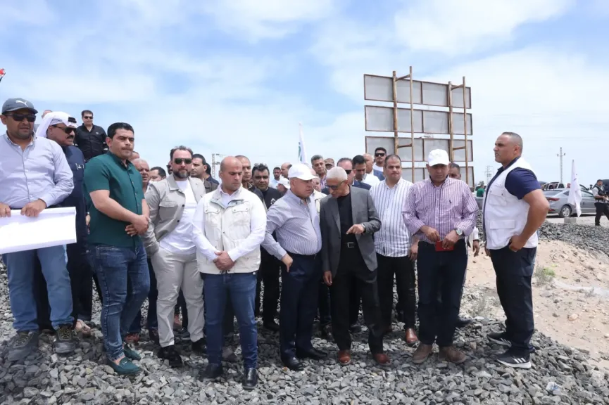 وزير الصناعة والنقل يتابع  مشروع إنشاء خط سكة حديد بئر العبد  العريش  بطول  341 كيلومترًا