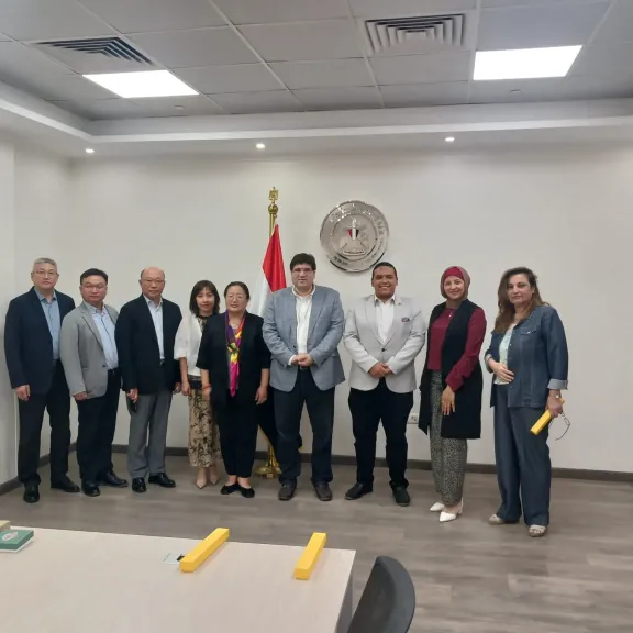 تعزيز التعاون بين جامعة شنغهاي الصينية والجامعات المصرية في مجال التعليم التكنولوجي