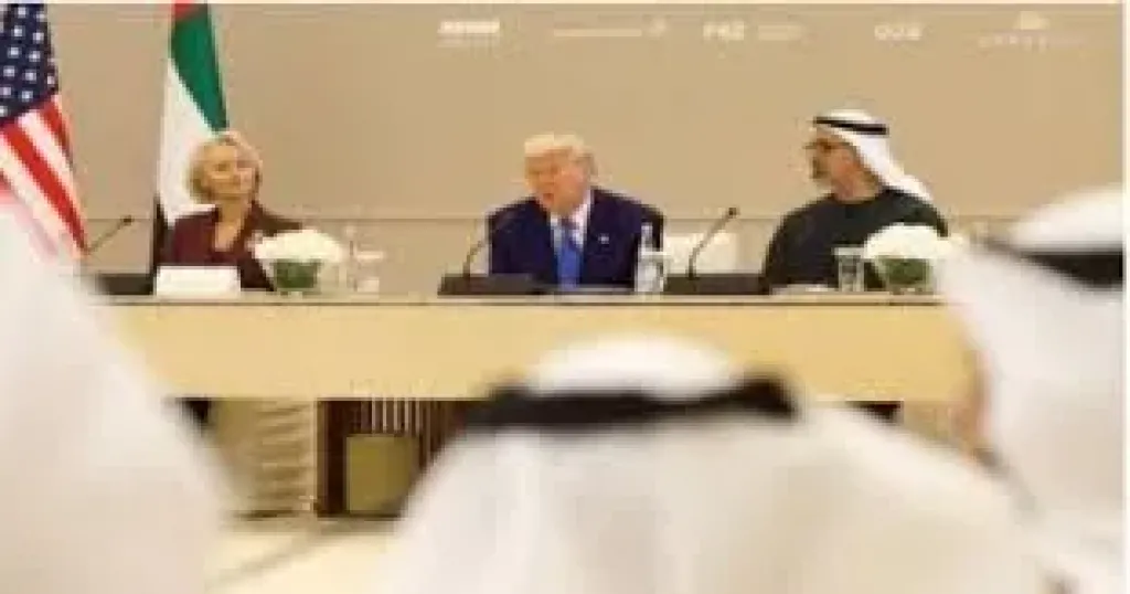 ترامب يعلن ”فتح مسار” يتيح للإمارات شراء الرقائق الأمريكية الأكثر تطورا بالذكاء الاصطناعي