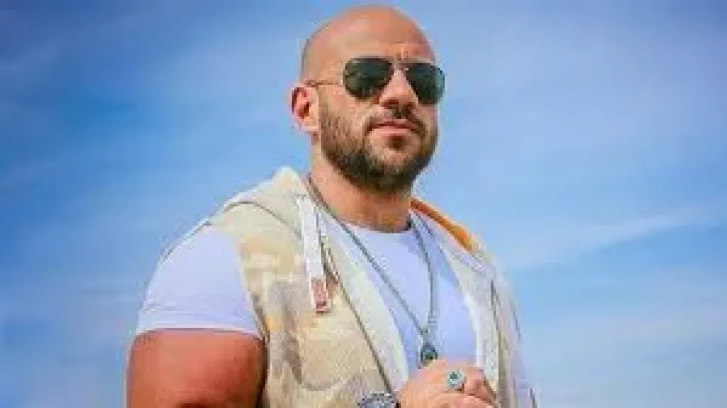 أحمد مكي يعلن وفاة نجل شقيقته ويطالب جمهوره بالدعاء له