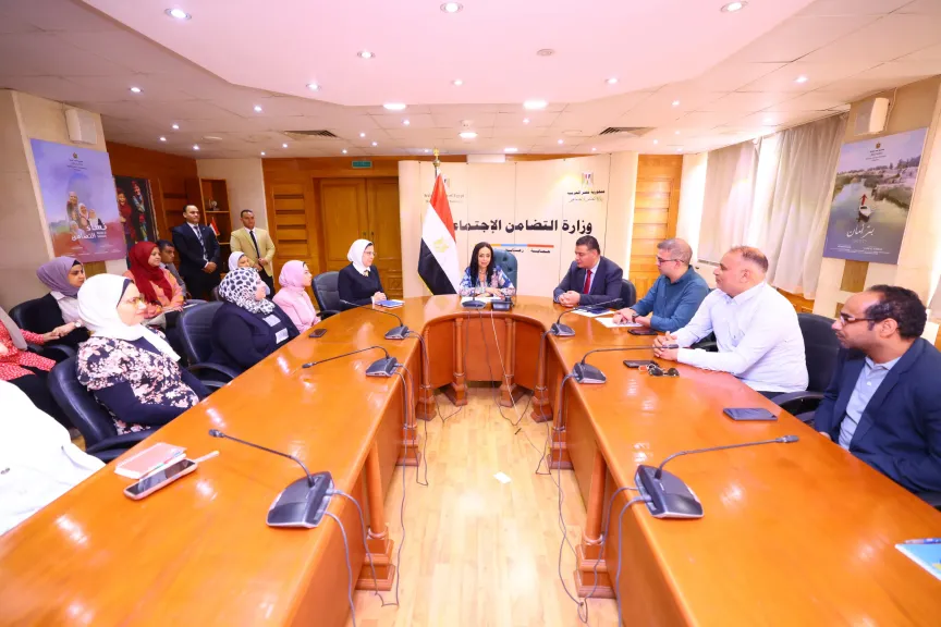 وزيرة التضامن الاجتماعي تلتقي أعضاء البعثة الإشرافية لحج الجمعيات الأهلية بالوزارة