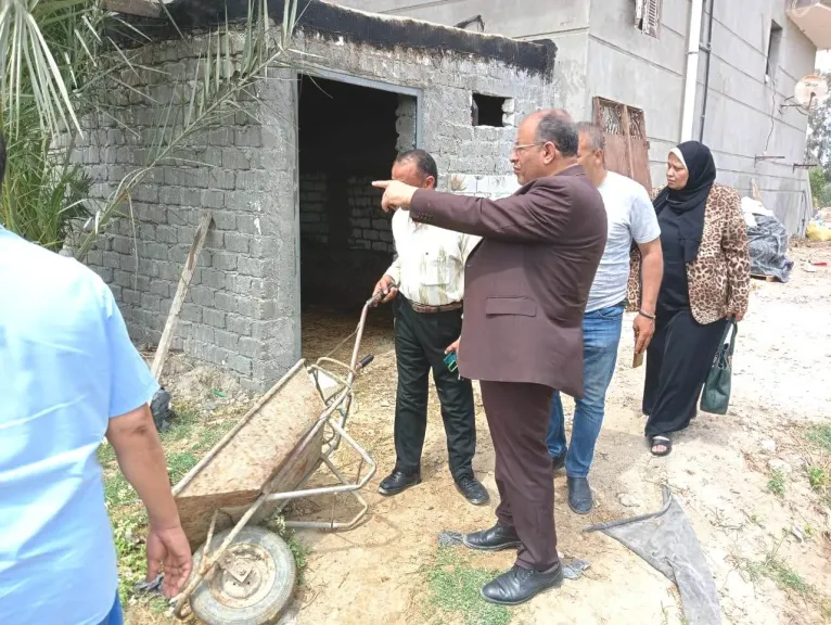 وكيل وزارة الزراعة يتابع أعمال ادارتى التعاون والزراعة بحوش عيسى ويوجه بسرعة  توزيع الأسمدة  الصيفية للفلاحين