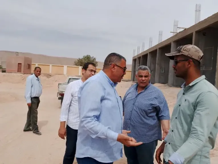 محافظ أسيوط يوجه بتكثيف المتابعة للمشروعات الخدمية