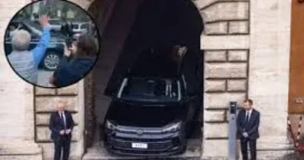 البابا لاون 14 يقوم بأول جولة له بالسيارة البابوية عبر ساحة القديس بطرس