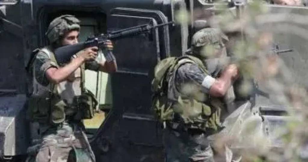 إصابة جندى لبنانى جراء غارة إسرائيلية على سيارة بطريق بلدة بيت ياحون