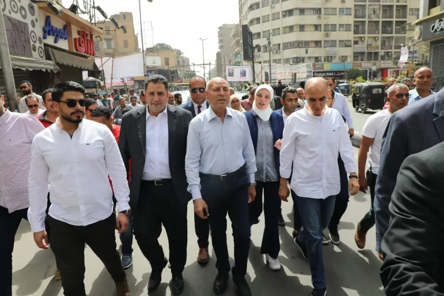 محافظ القاهرة يتفقد شارع روض الفرج للتأكد من انتهاء أعمال التطوير لرفع كفاءته