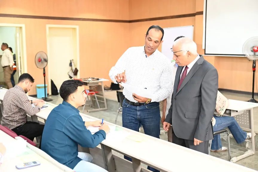 الدكتور المنشاوي يتابع سير امتحانات الفصل الدراسي الثاني للعام الجامعي
