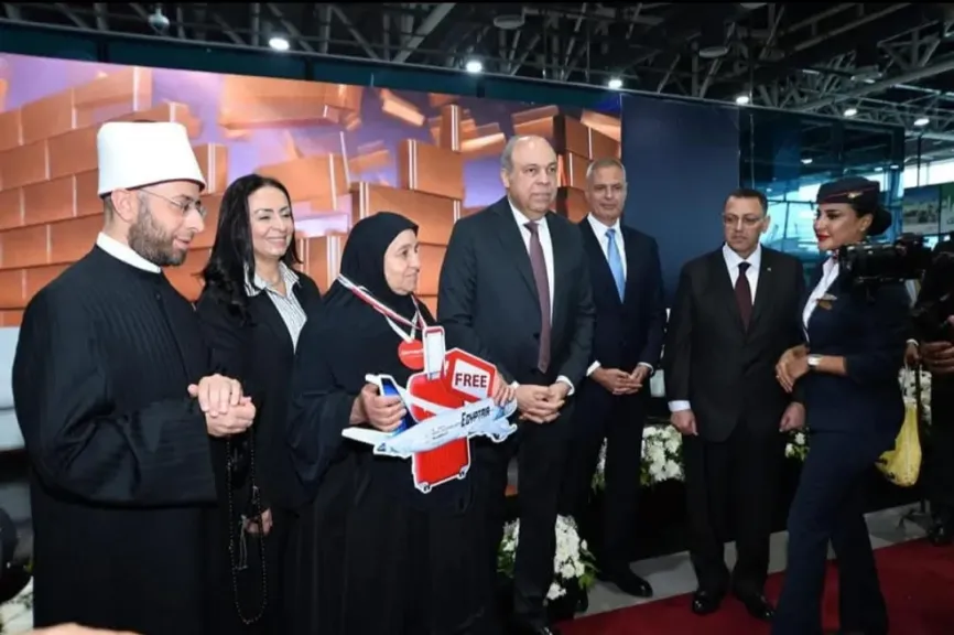وزيرة التضامن تطمئن على وصول أول أفواج حجاج الجمعيات الأهلية إلى المدينة المنورة