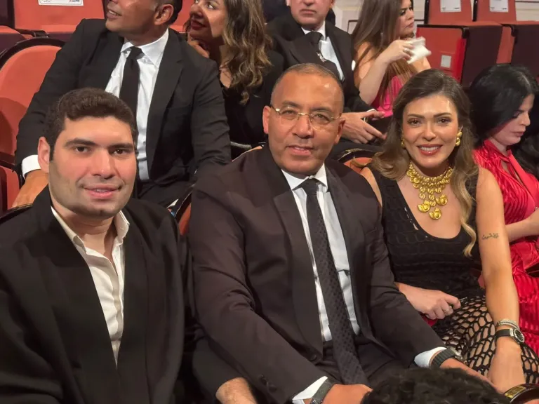 رجل الأعمال ماهر فودة يحضر العرض الخاص لـ”المشروع X” بصحبة خالد صلاح وشريهان أبو الحسن