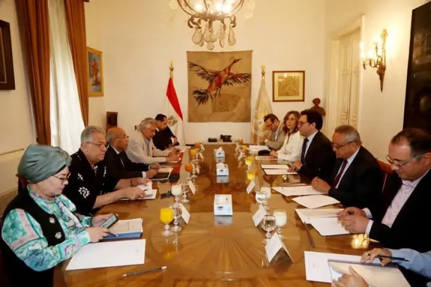 وزير الثقافة يجتمع بلجنة اختيار الرئيس الجديد لأكاديمية الفنون