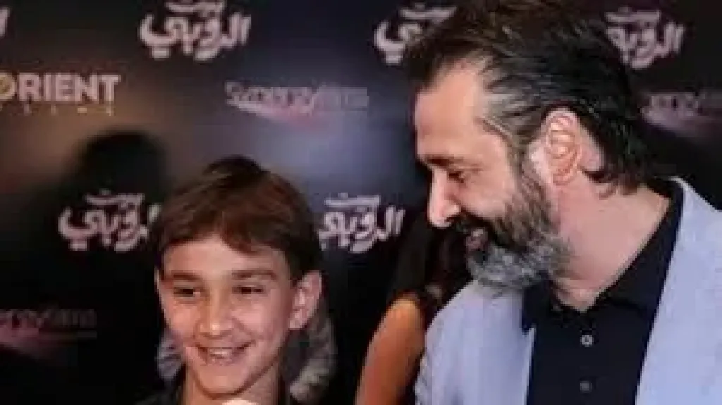 نجل كريم عبد العزيز يكشف عن أحلامه في التمثيل ويوجه رسالة لوالده