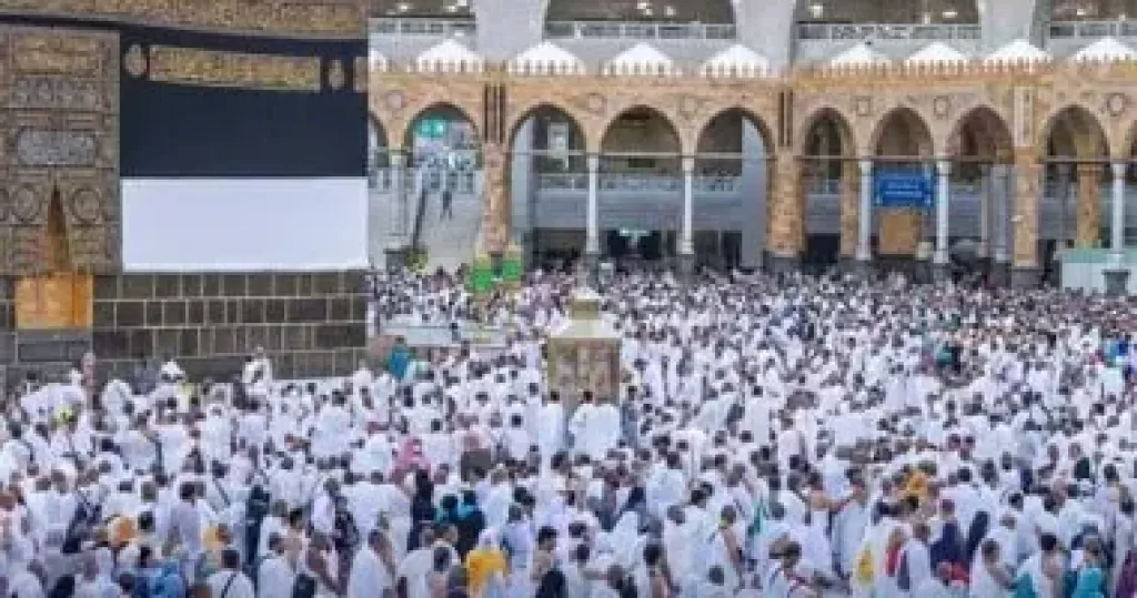 ورود وأناشيد وفرحة.. استقبال مهيب لحجاج القرعة في المدينة المنورة.