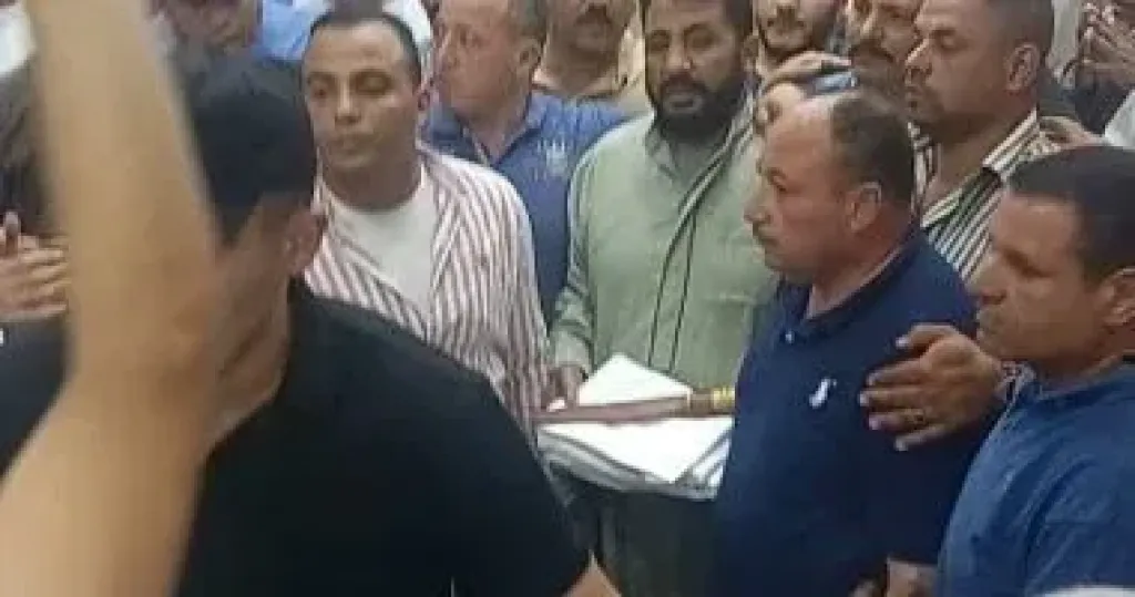 الكفن ينهى خصومة ثأرية بين عائلتين بقرية إسطنها فى المنوفية