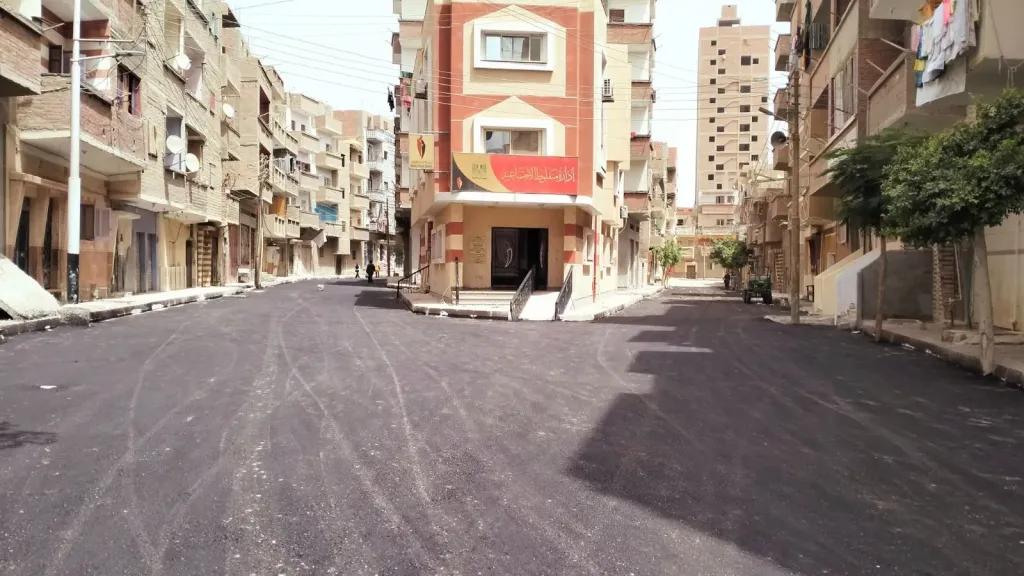 محافظ أسيوط: استكمال أعمال رصف شوارع حي السلام بمنفلوط