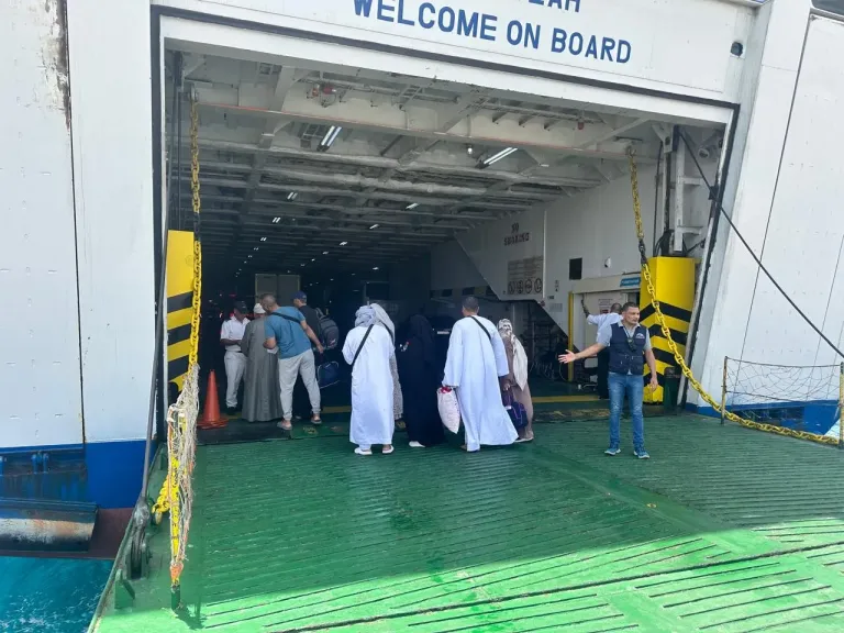 بالصور ..مغادرة الفوج الثاني من حجاج بيت الله الحرام من ميناء نويبع البحري