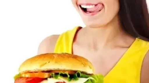 5 أطعمة ومشروبات تزيد شعورك بالجوع.. خفف منها