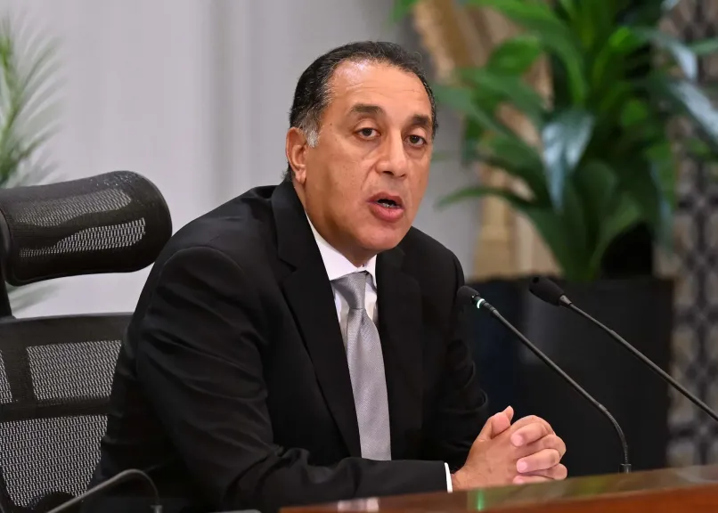رئيس الوزراء يجتمع مع رئيس شركة ”جيتور” العالمية لاستعراض  توطين عدد من طرازات السيارات في السوق