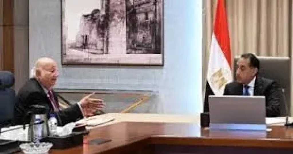 رئيس الوزراء يستعرض مقترحا حول الاستغلال الأمثل لمسار العائلة المقدسة