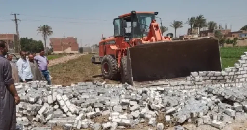 محافظ الجيزة: إزالة 35 حالة تعدٍّ على الأراضى الزراعية وأملاك الدولة فى البدرشين