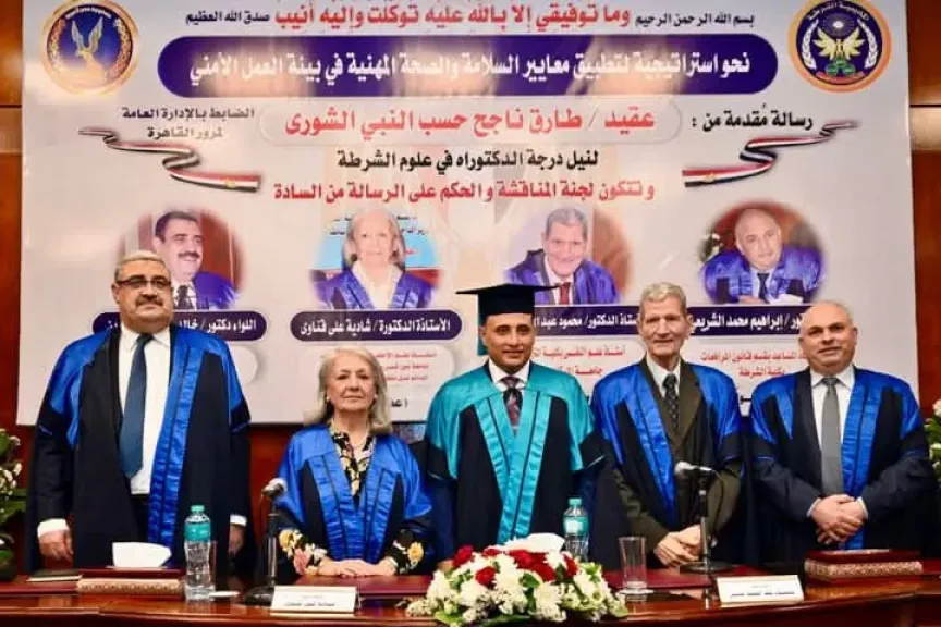 الكاتب الصحفي محمود شاكر يهنئ العقيد طارق الشورى بحصوله على درجة الدكتوراه