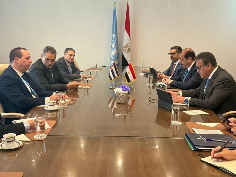 خالد عبدالغفار يلتقي وزيري صحة موريتانيا وكوبا لبحث سبل التعاون