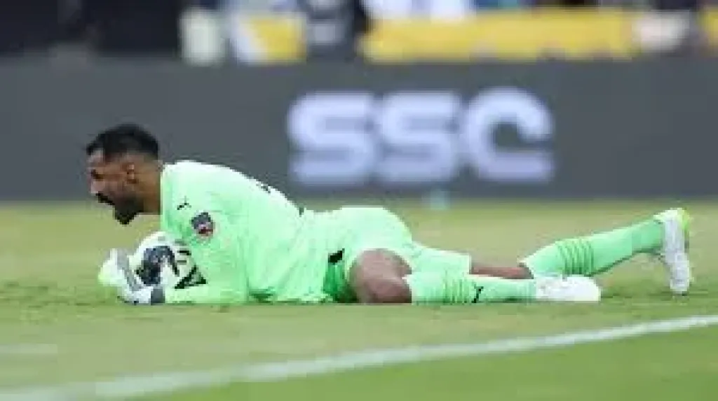 رحيل حارس الهلال السعودي قبل كأس العالم للأندية