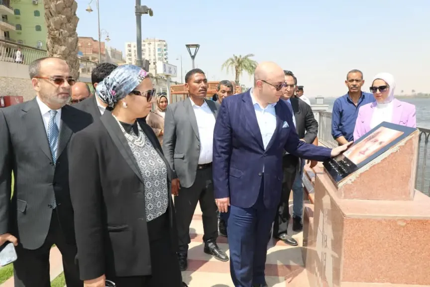 محافظ بني سويف ورئيسة القومي للمرأة في جولة تفقدية بالممشى السياحي