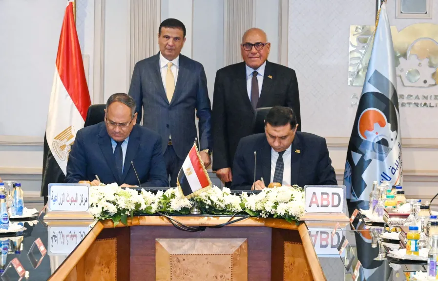 رئيس العربية للتصنيع ووزير الزراعة يشهدان توقيع عقد اتفاق في مجال مشروعات التصنيع الزراعي وحماية البيئة