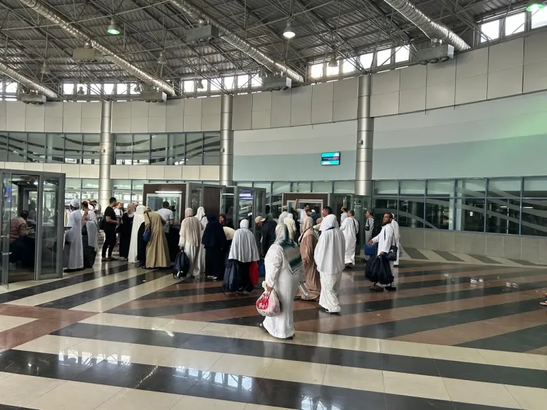 ميناء نويبع  يواصل تفويج حجاج البر: مغادرة الفوج الخامس وارتفاع العدد إلى 2037 حاجًا