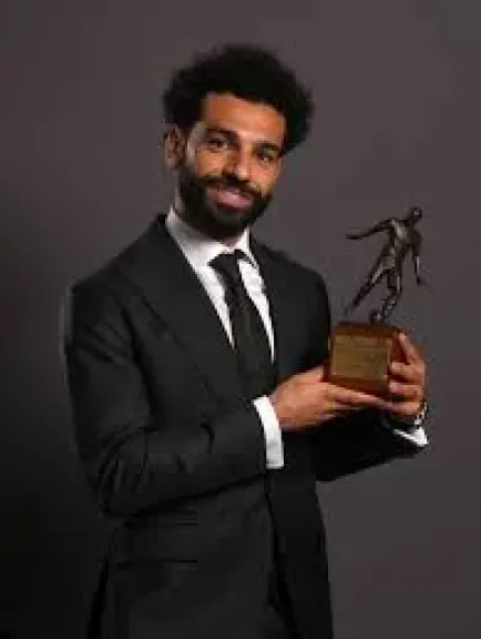 محمد صلاح يتسلم اليوم جائزة أفضل لاعب من رابطة الكتاب إنجلترا