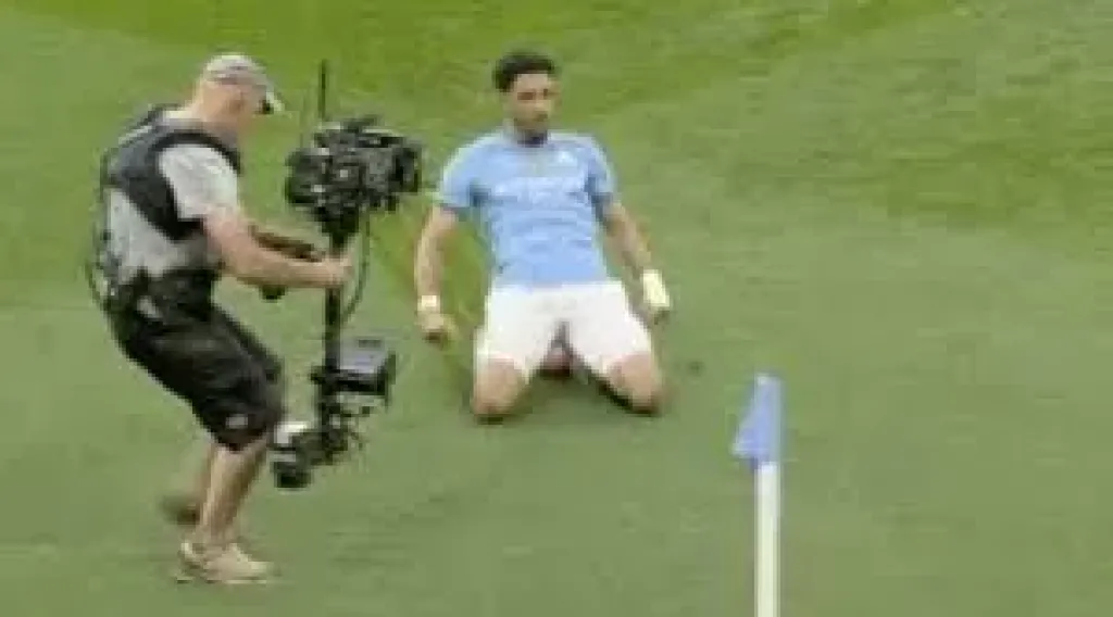 تحذيرات ودعوات للتدخل بعد واقعة عمر مرموش في الدوري الإنجليزي