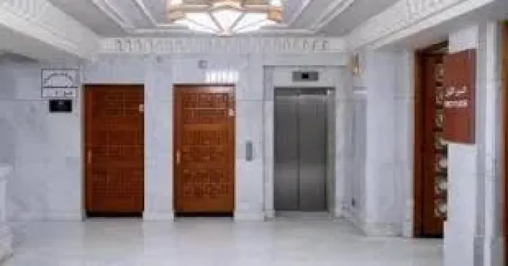 سلالم الرحمة ومصاعد السكينة.. حركة 200 ألف حاج فى الساعة نحو الحرم