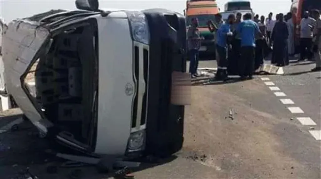 إصابة 11 شخصًا في انقلاب ميكروباص أعلى دائري المنيب
