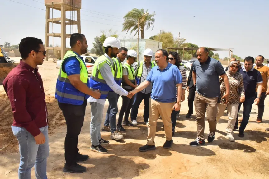 محافظ أسيوط يتفقد مشروعات تطوير مزارع الإنتاج الحيواني بعرب مطير