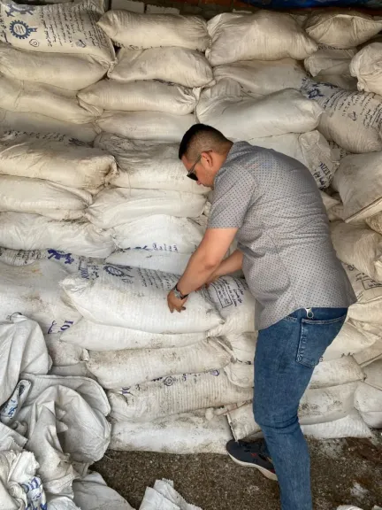 اعدام ٨ طن أغذية غير صالحة وغلق ٤ منشآت  مخالفة بصان الحجر بحملة بصحة الشرقية