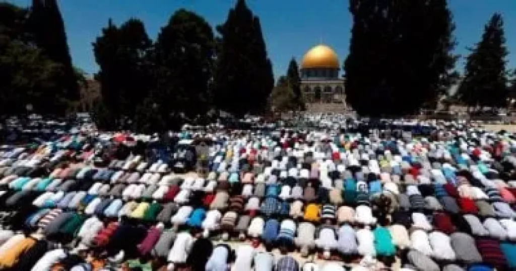 40 ألفا يؤدون صلاة الجمعة فى المسجد الأقصى
