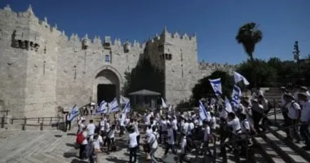 مستوطنون يقتحمون أراض فلسطينية فى بلدة سنجل شمال رام الله