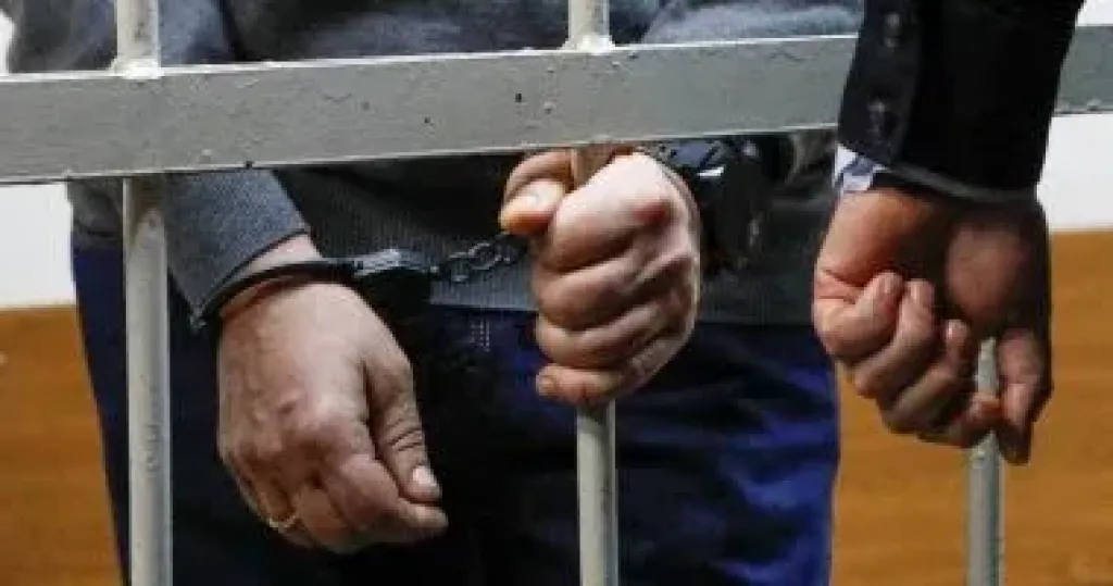 حبس عاطلين بتهمة سرقة بطاريات أبراج شركات الاتصالات