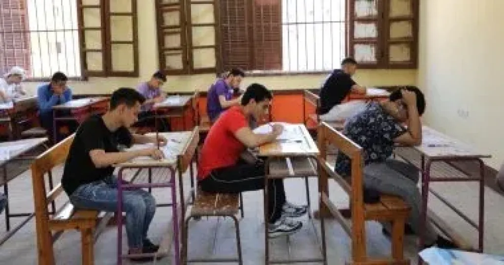 طلاب الثانوى بمدرسة السعيدية يشتكون من تأخر وصول كود الامتحان الإلكترونى
